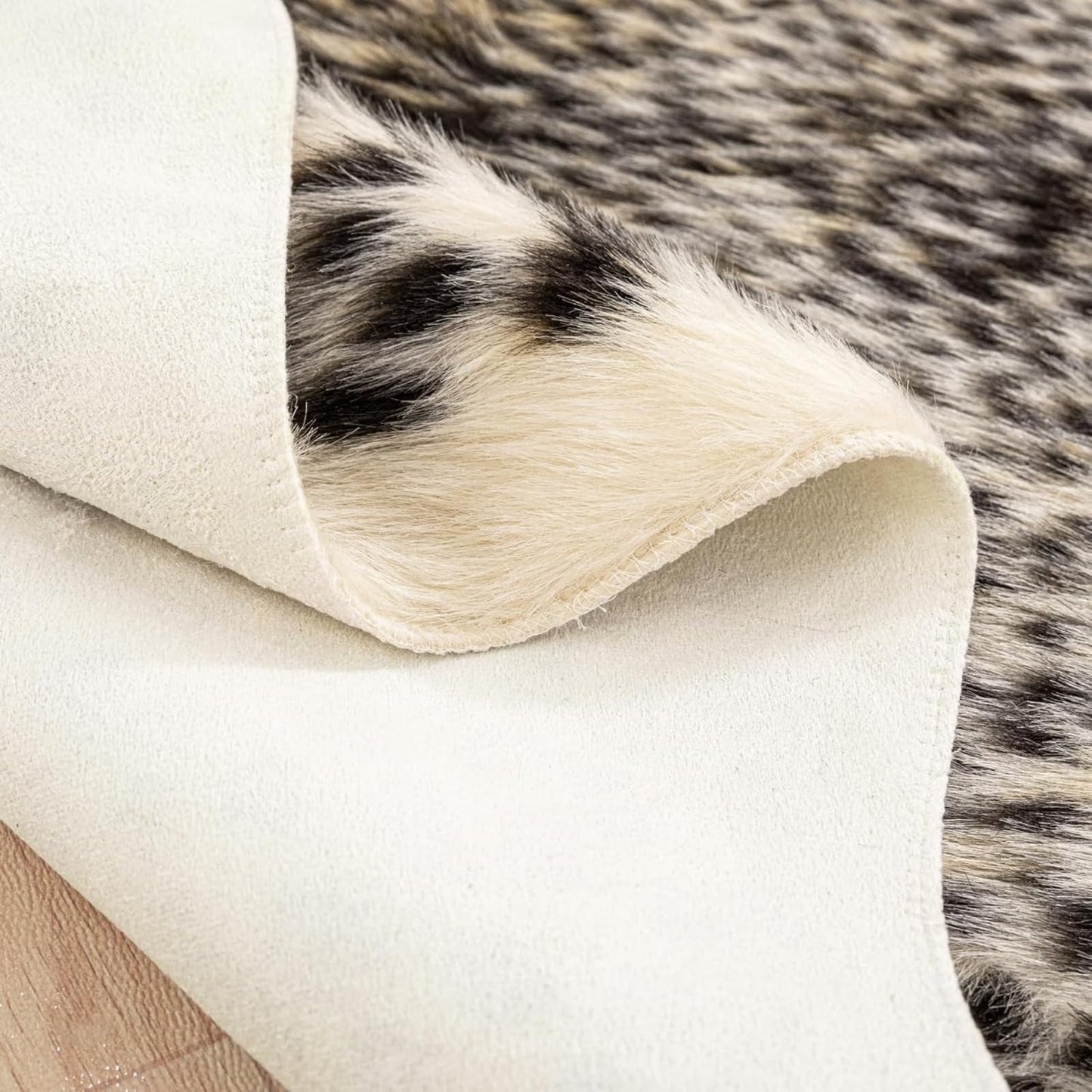 Fluffy Leopard Rug, Premium Cheetah Print Rugs, Soft Faux Fur Animal Carpet for Kids Room Bedroom, Living Room, Shaggy Teen Room Home Decor (Cheetah Print 39.4 X 36 in)