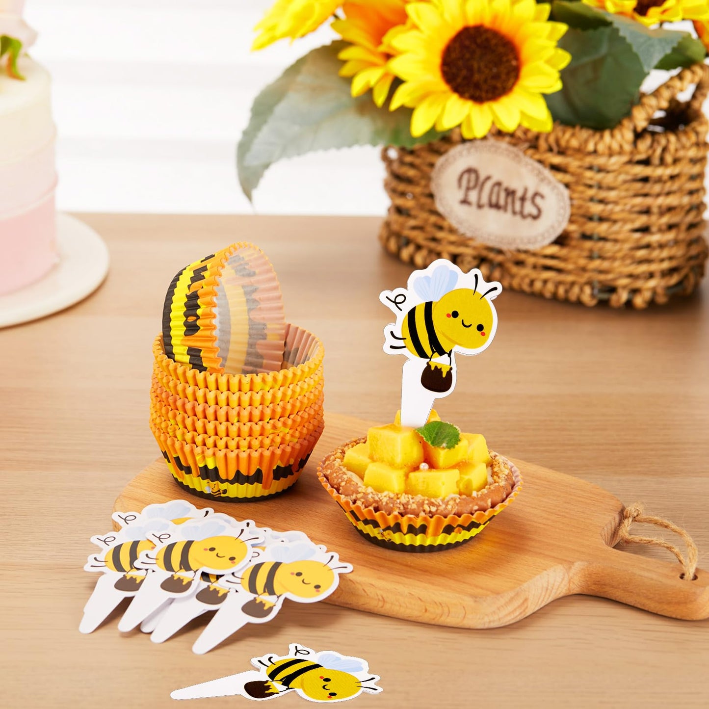 Vesici 200 Counts Cupcake Liners and 200 Counts Cupcake Toppers Round Baking Cups Greaseproof Muffin Liners for Christmas Holiday Birthday Theme Party Supplies(Bee)