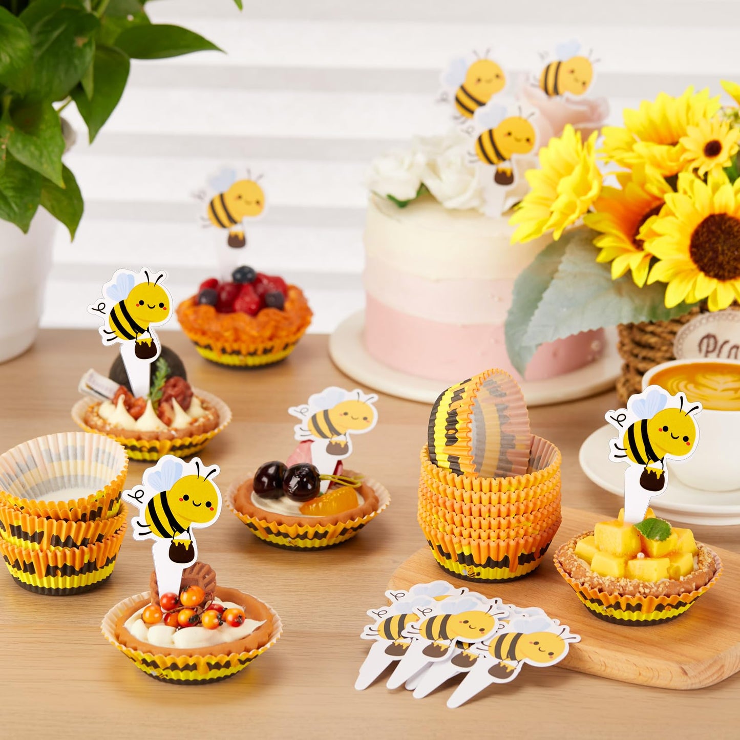Vesici 200 Counts Cupcake Liners and 200 Counts Cupcake Toppers Round Baking Cups Greaseproof Muffin Liners for Christmas Holiday Birthday Theme Party Supplies(Bee)