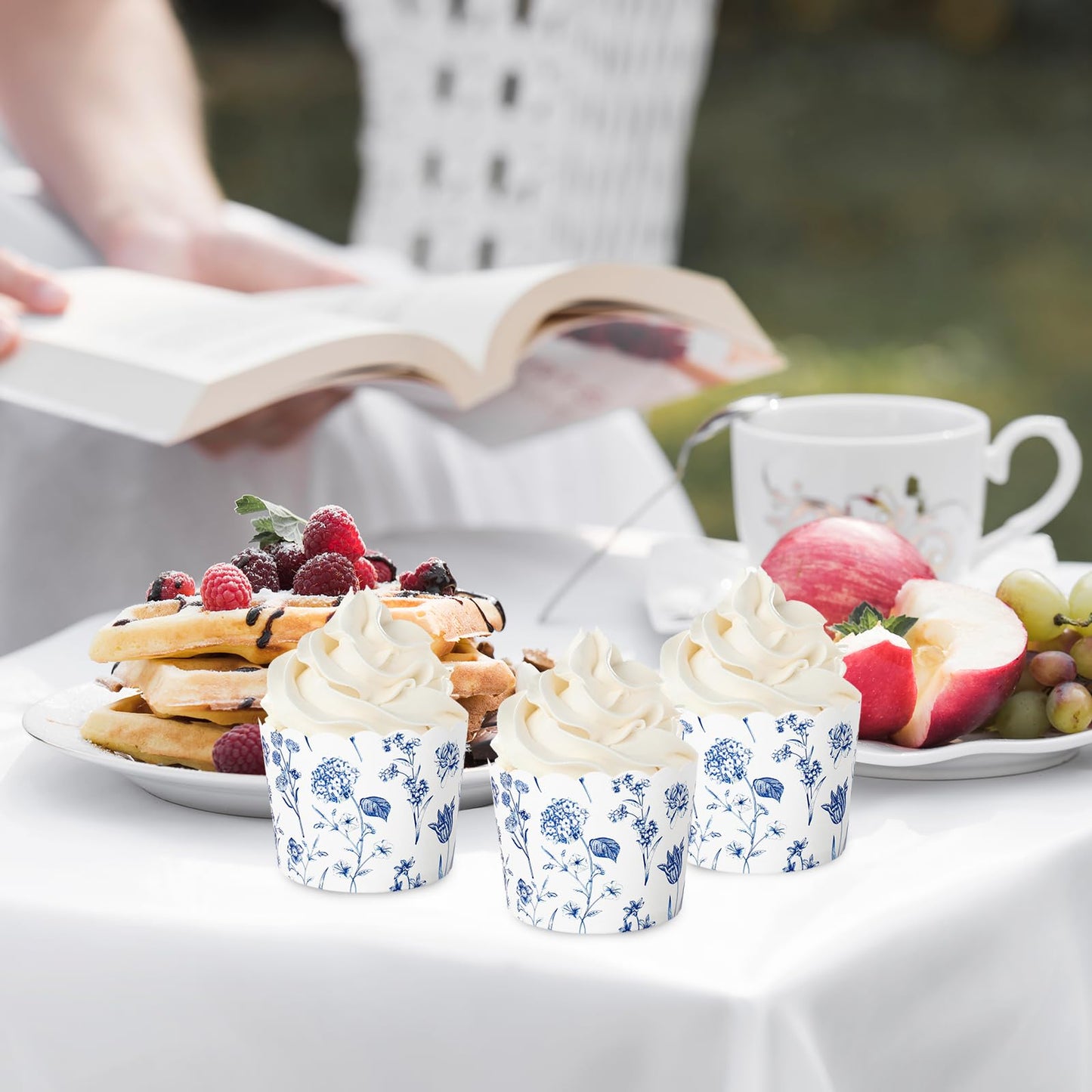 JarThenaAMCS 100Pcs Blue Floral Paper Baking Cups Blue White Wildflower Cupcake Wrappers Scalloped Edge Cupcake Muffin Cases for Spring Summer Party Supplies