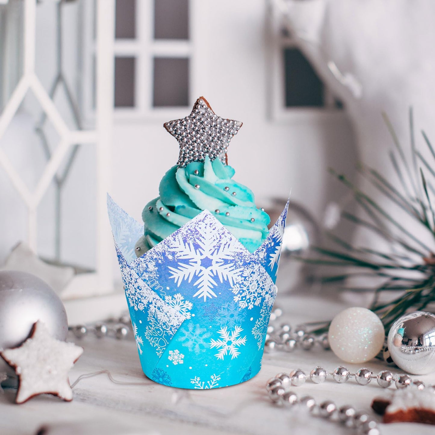 JarThenaAMCS 200Pcs Winter Snowflake Tulip Cupcake Liners Christmas Blue Purple Gradient Muffin Tulip Baking Cups Xmas Bicolor Gradient Snowflake Tulip Cupcake Wrappers for Holiday Party Supplies