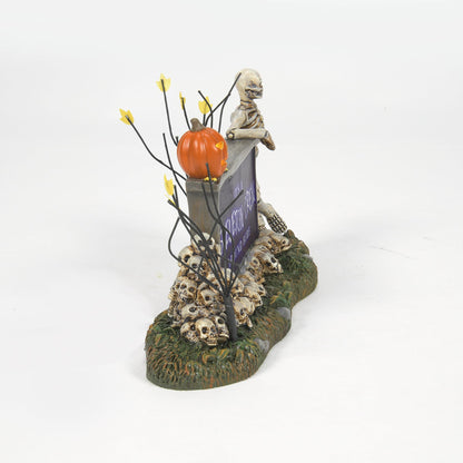 Department 56 Village Collection Accessories Halloween We're A Skeleton Crew Sign Lit Figurine, 3.9 Inch, Multicolor