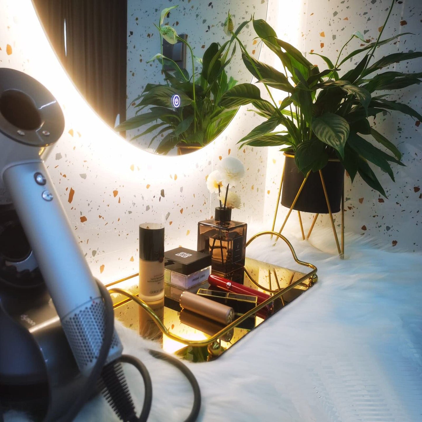 Christmas Table Runner, Thanksgiving Modern Small White Fur Table Runner for Party Birthday Friendsgiving Wedding Dinning Table, Decorative Rug Luxury Faux Fur Runner for Table (11.8x59.1inch)