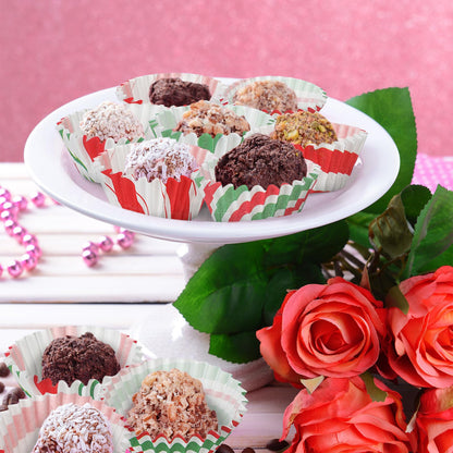 Didaey 600 Pcs Christmas Party Cupcake Liners Christmas Paper Baking Cups Mini Muffin Liners Small Cupcake Wrappers Xmas Paper Candy Cups for Santa Holiday Chocolate Cake Making Supplies (Classic)