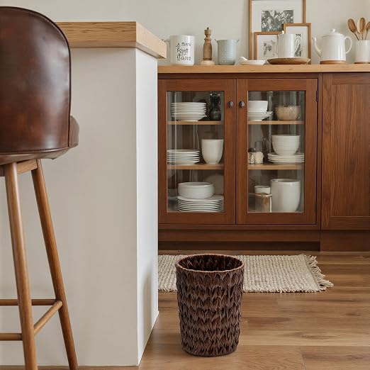 GRANNY SAYS Small Wicker Trash Can, 2 Gallon Bathroom Waste Basket, Small Bathroom Garbage Can, Plastic Trash Basket for Decor, Round Wastebaskets for Office, Bedroom, Cabinet, Brown