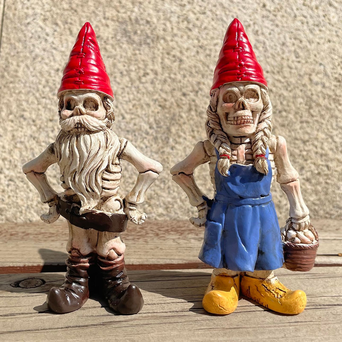 JARPSIRY 2PCS Male and Female Halloween Skeleton Gnome Couple Garden Statue Zombie Gnome Sculptures Resin Dwarf Figurines for Indoor Home Ornaments Outdoor Patio Yard Lawn Porch Decor