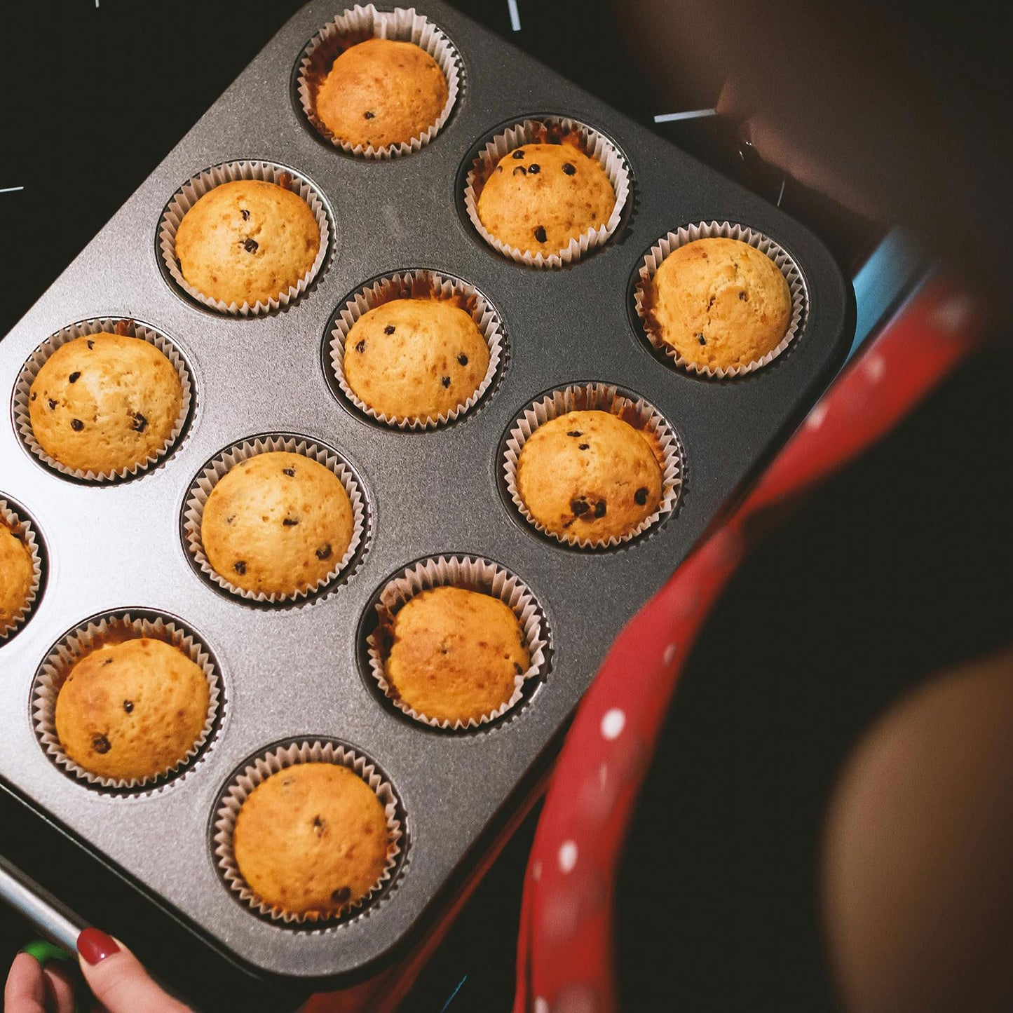 HARFINGTON 400 Count Champagne Foil Muffins Cupcake Liners Standard Size Metallic Baking Cups Wrappers Greaseproof for Party Wedding Birthday