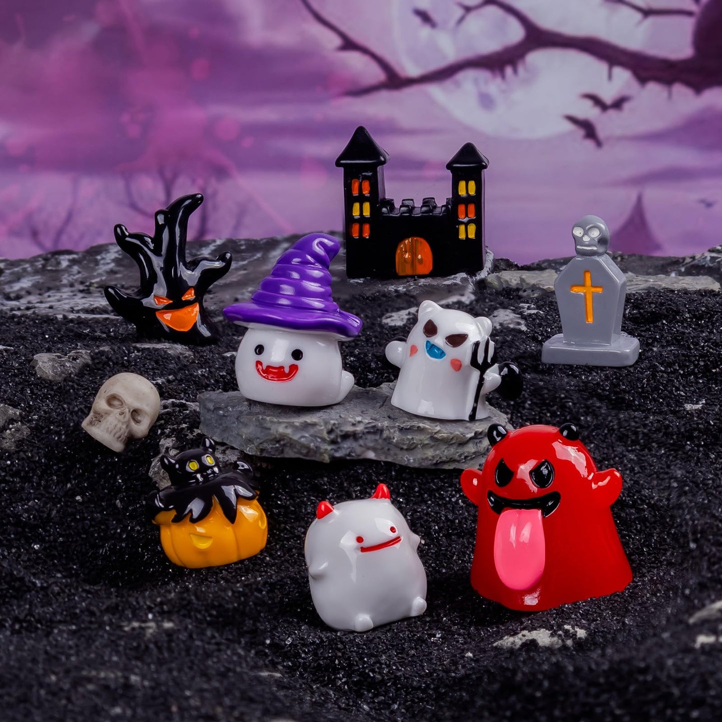 Nerfcareani 50pcs Halloween Mini Resin Figurines for Crafts Tiny Miniature Figures to Hide Pumpkin Ghost Skull Miniatures Bulk for Halloween Party Favors Table Idoor Bag Fillers Garden Dollhouse Decor