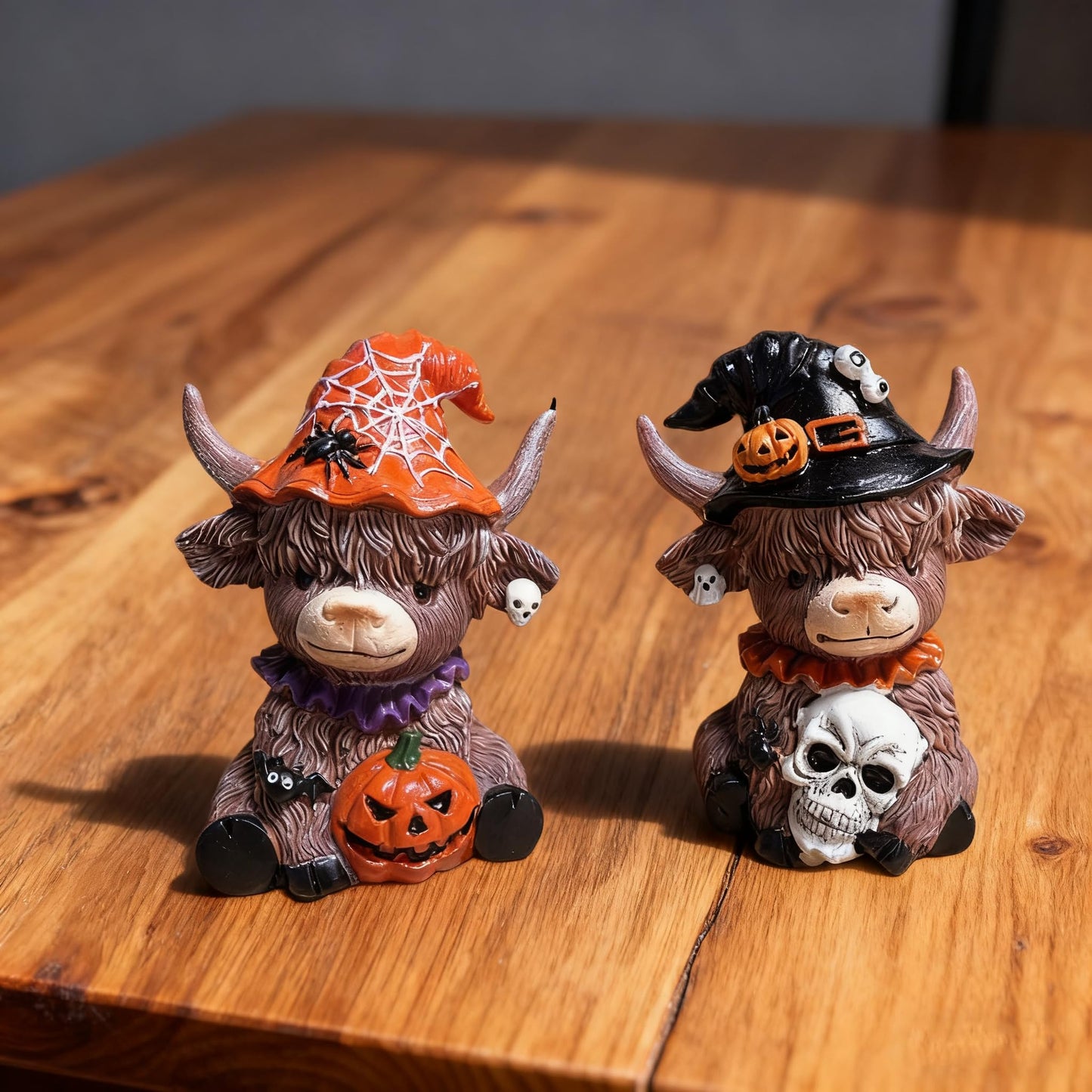 Bokynu Highland Cow Figurine Decor, Halloween Resin Highland Cow Statue Kitchen Decorations Indoor, Calf Lovers Gifts (2 Pcs)