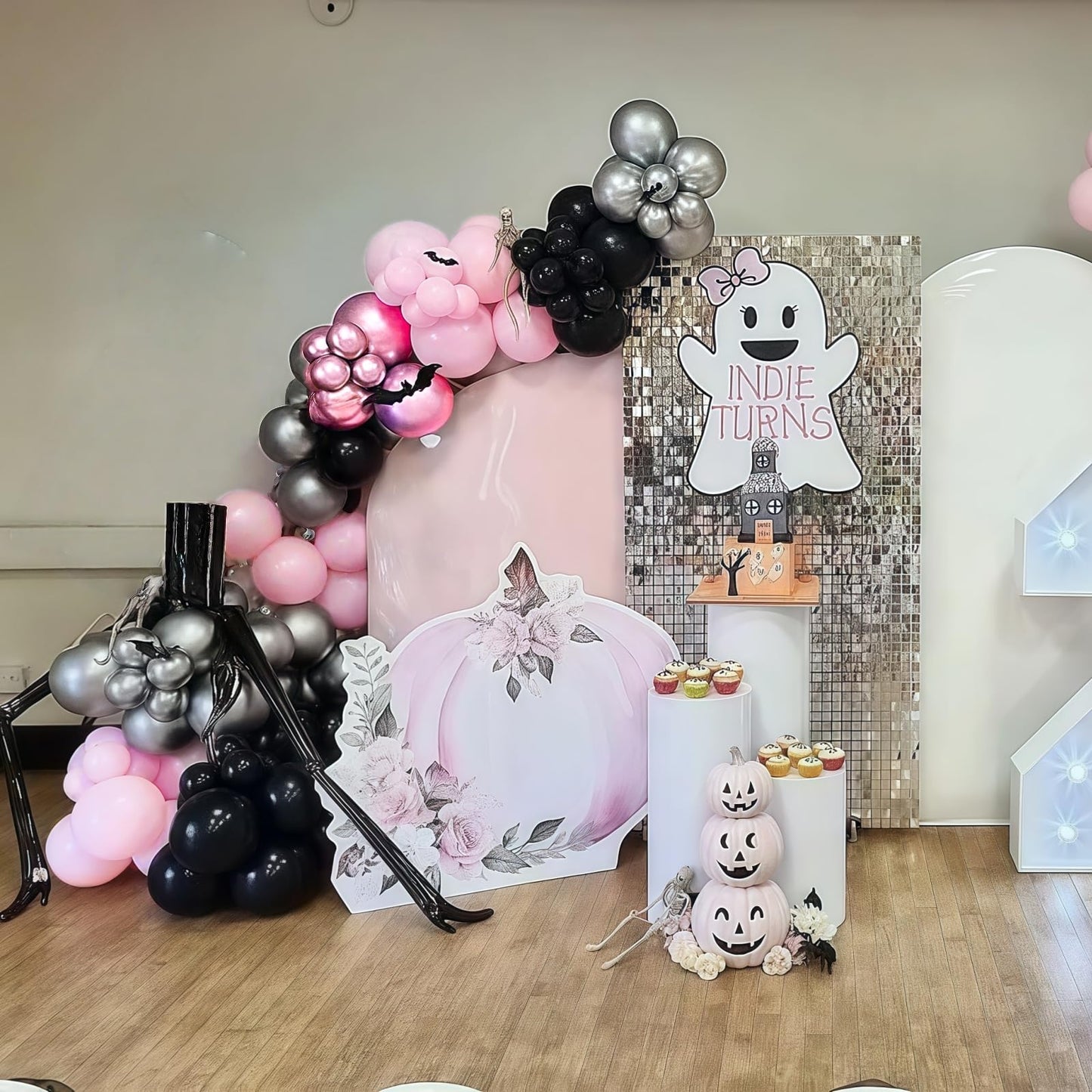 Halloween Balloon Arch Garland Kit, 129Pcs Black Spider White Eyes Bats Pink Metallic Silver Red Latex Balloons with Ghost Explosion Star Foil Balloons for Spooky Halloween Party Outdoor Decorations