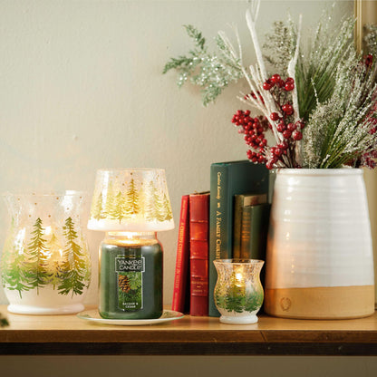Yankee Candle Balsam & Cedar Scented, Classic 22oz Large Jar Single Wick Candle, Over 110 Hours of Burn Time, Ideal Holiday Gift