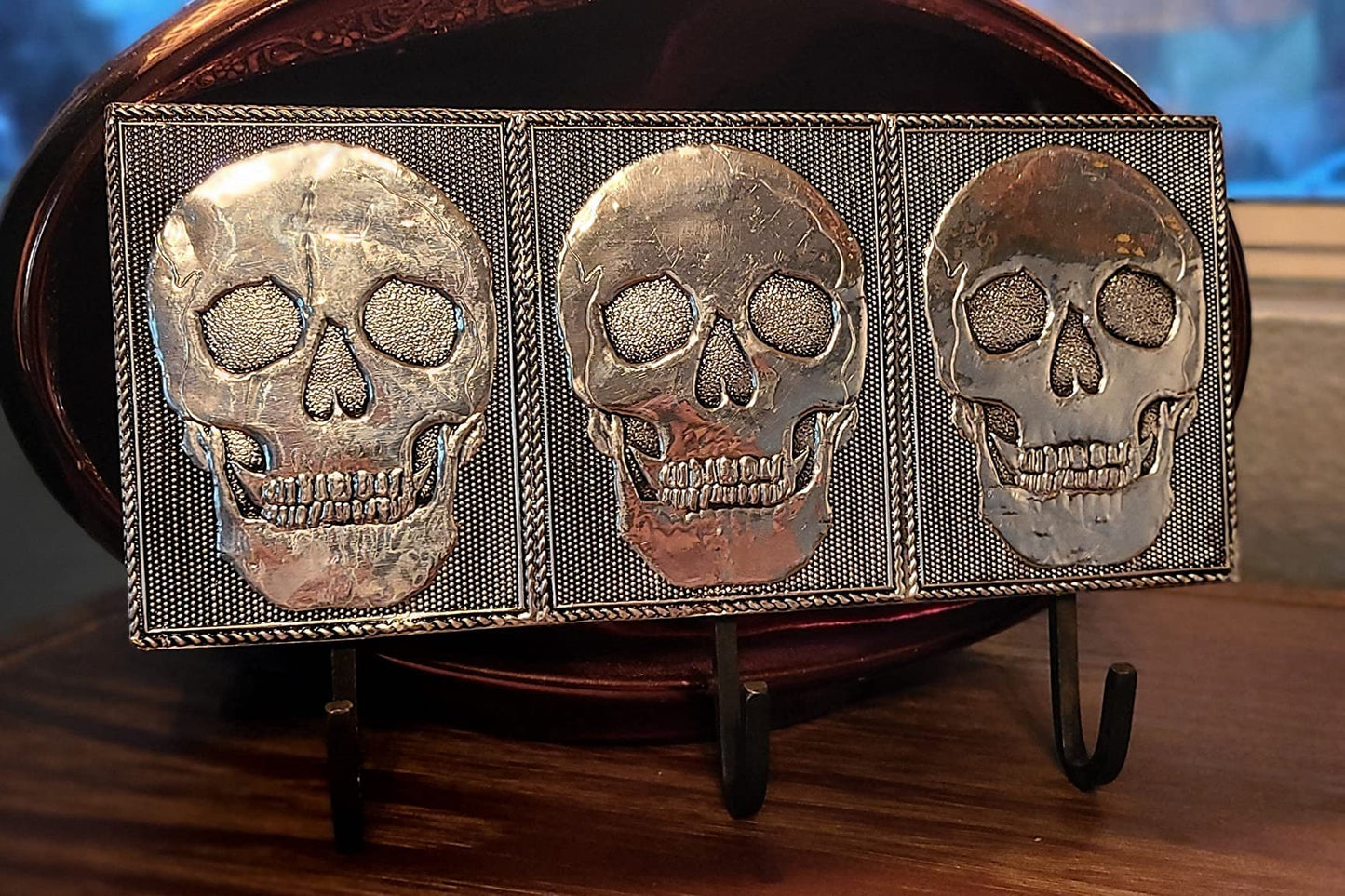 Silver-Tone Skull Wall Hanger | Gothic Wall Décor for Home, Office, Bedroom | Hat, Coat, Scarf, and Jewelry Organizer | Four, Three, Two, or One Hook | Floral Pattern (4" x 14")