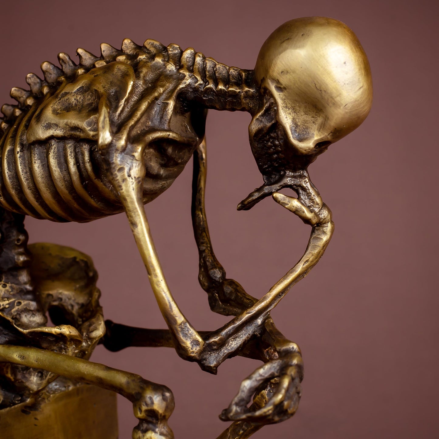R REALONG Bronze Skeleton Thinker Statues Sculptures Home Decor-8.3" Bronze Abstract Rodin Thinking Halloween Skull Art Decorations (Gold)