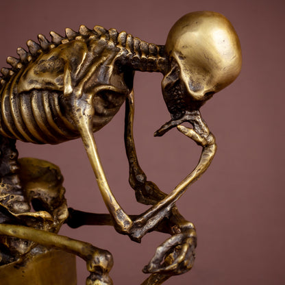 R REALONG Bronze Skeleton Thinker Statues Sculptures Home Decor-8.3" Bronze Abstract Rodin Thinking Halloween Skull Art Decorations (Gold)