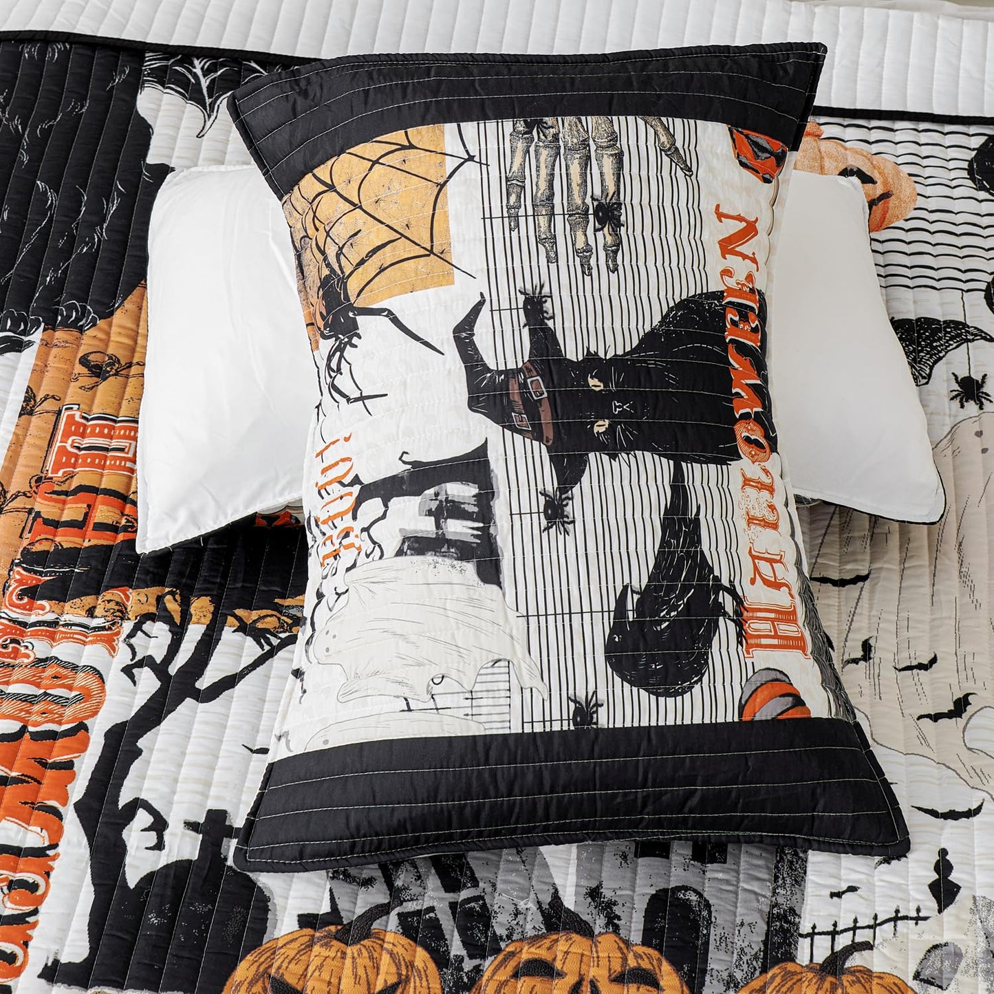 EVENHUG Halloween Theme King Size Quilt Bedding Set with 3 Pillow Shams Lightweight Soft Bedspread Coverlet Halloween Holiday Bed Cover for Bedroom Home Decoration (4 Pieces)