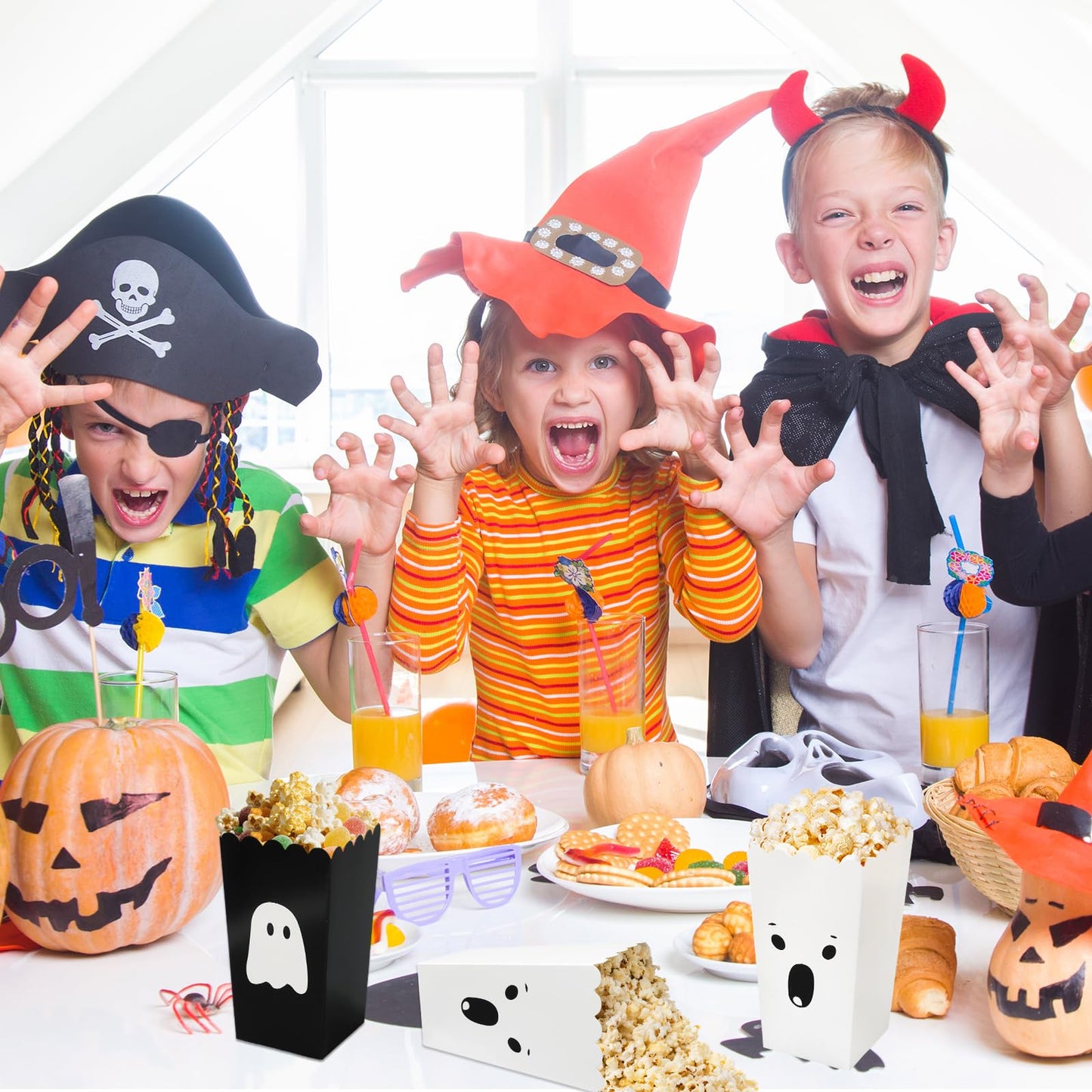 Whaline 24 Pcs Halloween Mini Popcorn Paper Boxes Cardboard Black&White Cute Ghost Popcorn Containers for Halloween Party Home Office Class Movie Night Decor