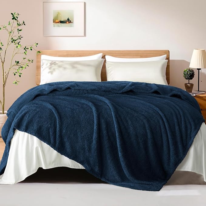 Exclusivo Mezcla Fleece Bed Blankets Queen Size, Ultra Soft, Lightweight and Fuzzy Navy Blue Blanket for Women, Home Decor, 90x90 Inches