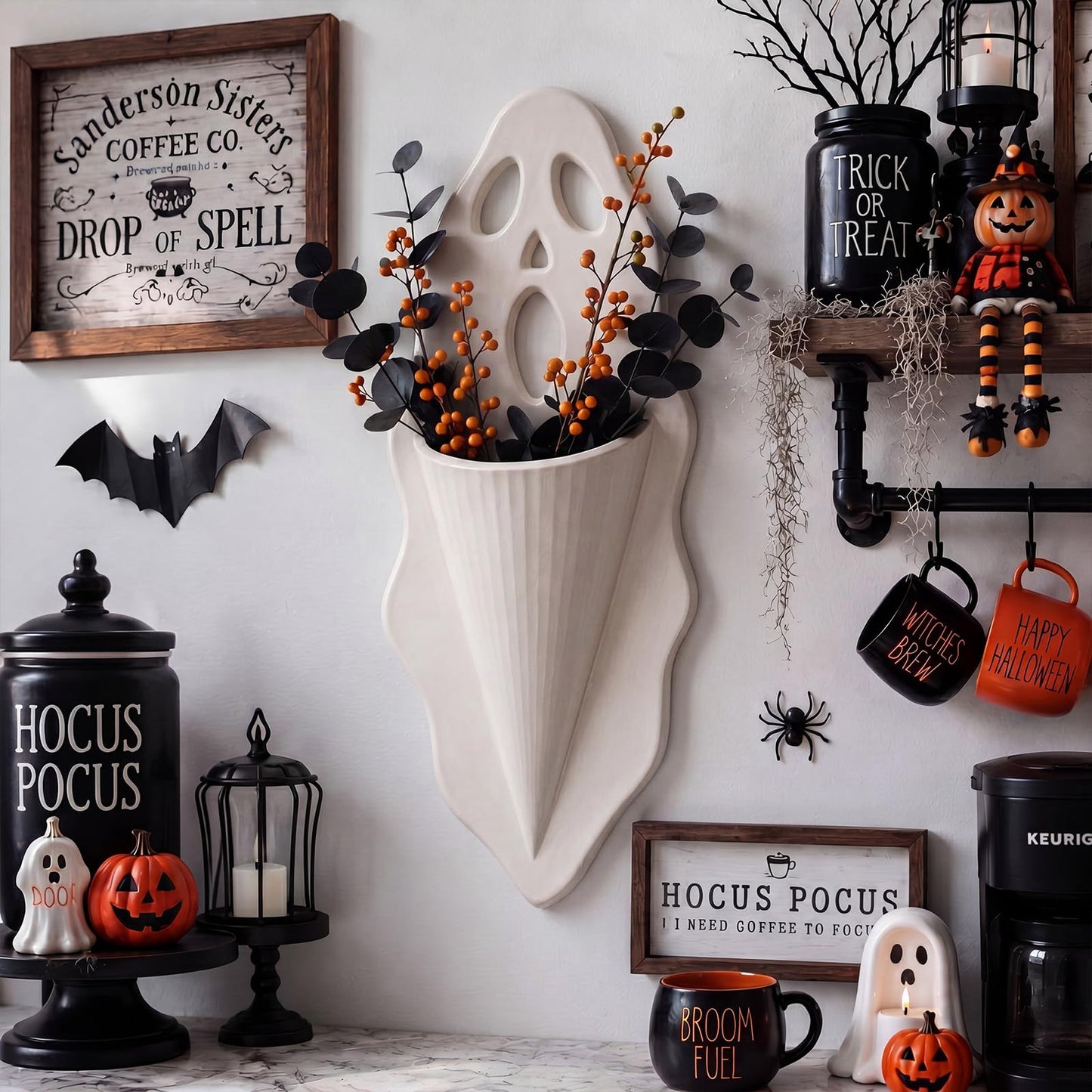 Teecyhooo Halloween Ghost Wall Planter 13.8 Inch Spooky Resin Hanging Planter with Triangle Hanger Scream Face Hanging Vase Halloween Gothic Wall Decoration for Home Indoor Living Room Bedroom