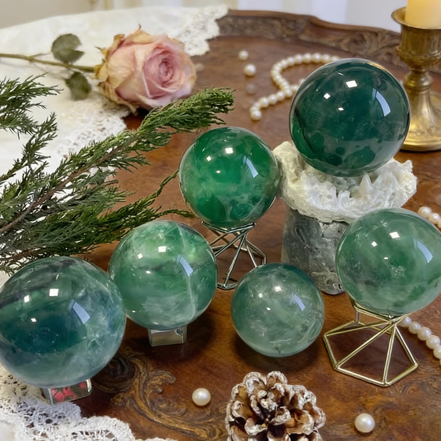 Aiercrystal Natural Stone Crystal Sphere Feng Shui Home Decoration Ball Positive Energy Scrying Orb for Meditation Tool for Spiritual Space Purification Globe Diameter 4-5cm Green Fluorite Sphere