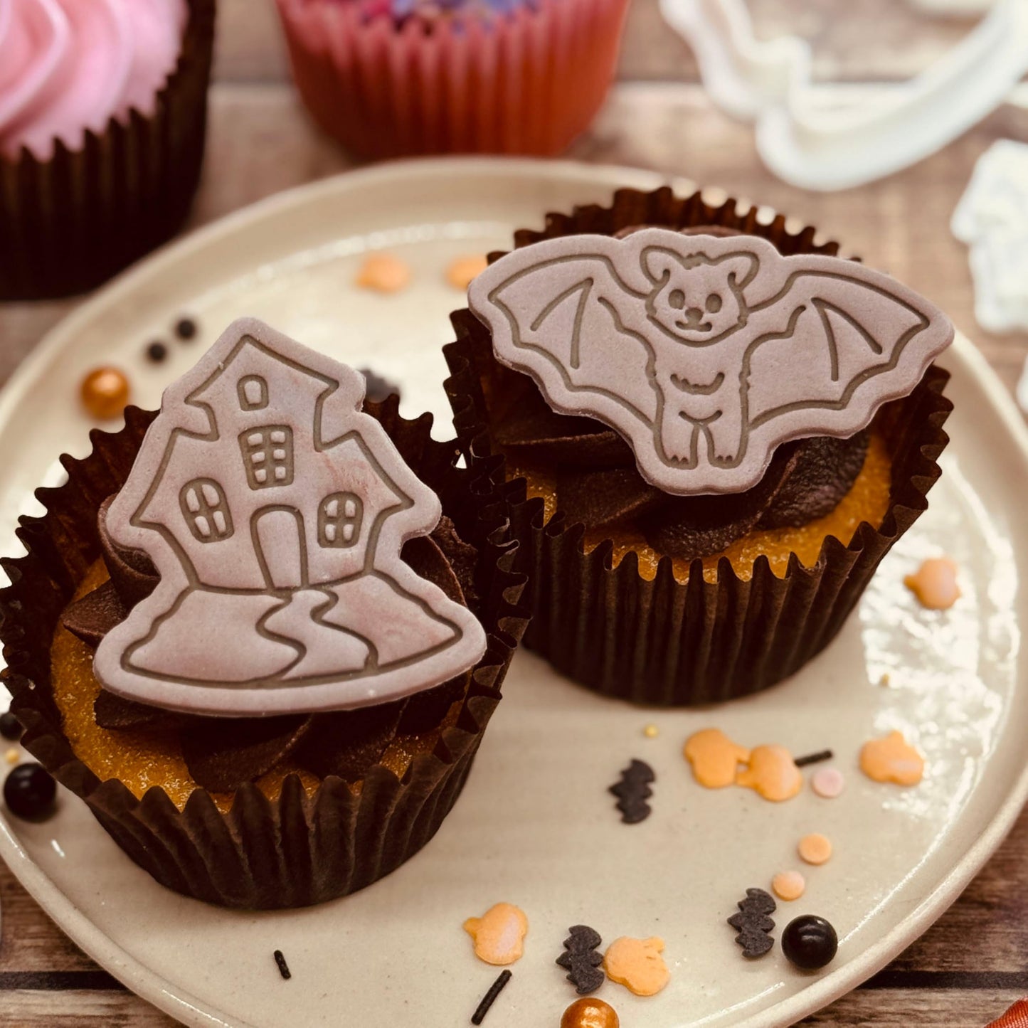 BAKERLOGY Spooky Night Mini Cookie Cutter & Stamp Set (Haunted House & Flying Bat Designs) – Cute Halloween Fondant Embossing Stamp Cutters for Creepy Baking, Cupcake Toppers & Party Treats