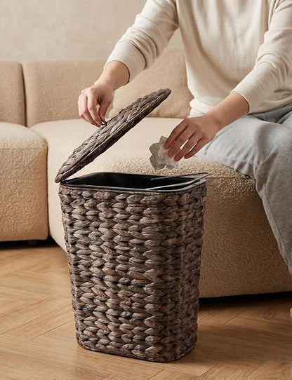 Tidita 3 Gallon Large Wicker Trash Can with Lid, Boho Bathroom Garbage Can | Water Hyacinth Construction, Space-Saving Shape, Reinforced Inner Iron Frame, Removable Liner For Easy Emptying, Black Color