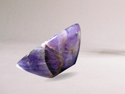 Amethyst Crystal Bowl - 2 Inch Decorative Bowls for Room and Home Decor - Gemstone Healing Crystals for Elegant Display, Positive Energy Balance and Gift