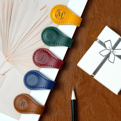 KIKIDWIS Personalized Leather Magnetic Bookmark with Pen Holder – Custom Initial Design for Readers（Brown-C）