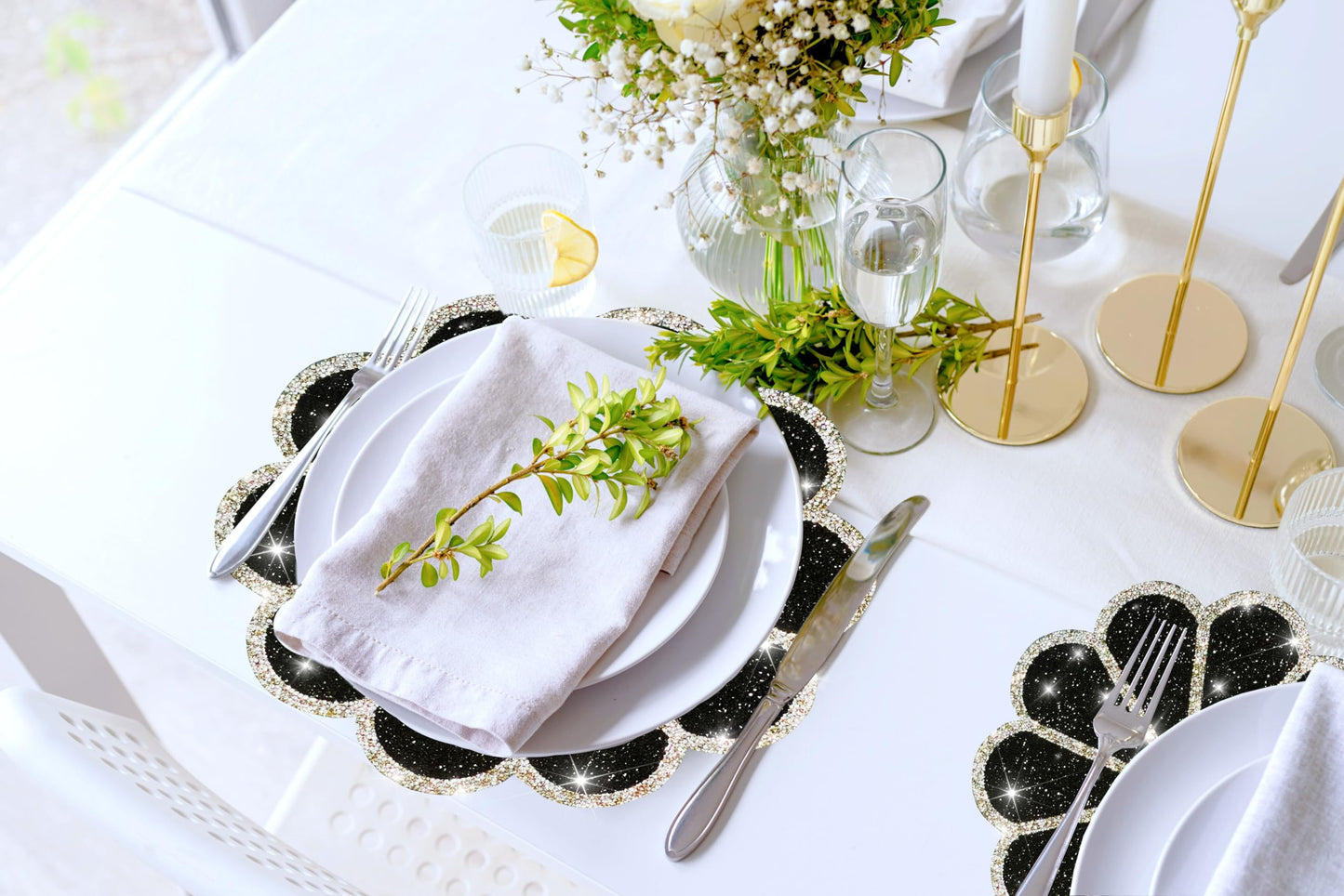 Washable Waterproof Diamond Circle Placemats for Round Tablescape Decor for Dinner and Kitchen Bling Placemats for Weddings & Special Events (Black)