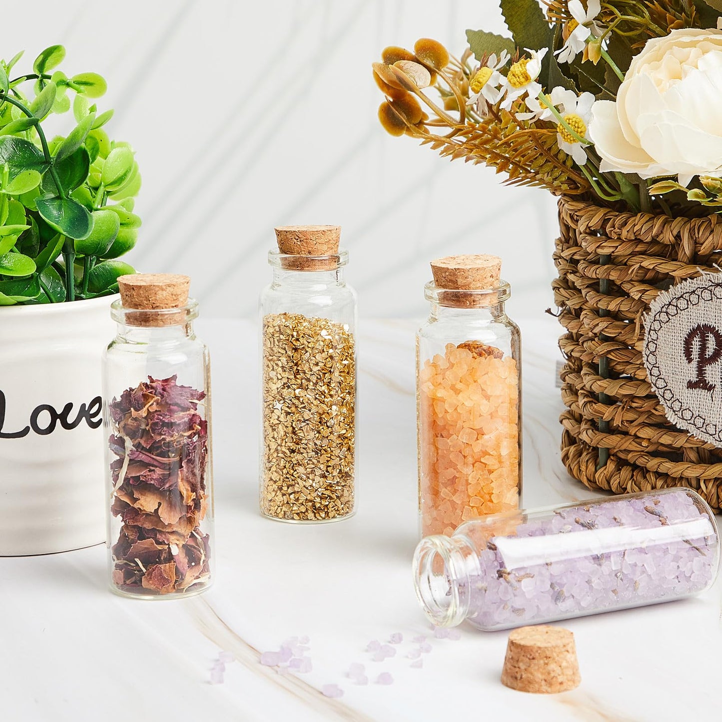 Gerrii 100 Pcs 40 ml Mini Glass Bottles with Wood Cork Stoppers, Mini Potion Glass Vials Small Clear Bottles Wishing Message Spell Tiny Jars Sand Art for Halloween Decoration Wedding DIY Favor