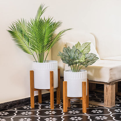Chonsun 2-Piece White Metal Planter Set with Wood Stand, Indoor Mid Century Modern Planters with Drainage, 8" & 10"
