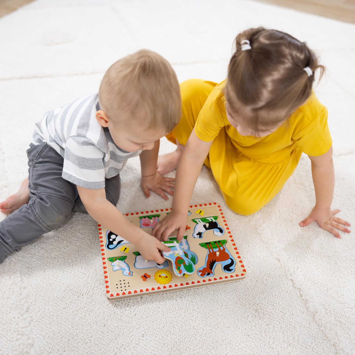 Melissa & Doug Farm Animals Sound Puzzle – 8-Piece Wooden Peg Puzzle with Light-Activated Sounds, Music Learning Toy for Toddlers and Preschoolers Ages 2+