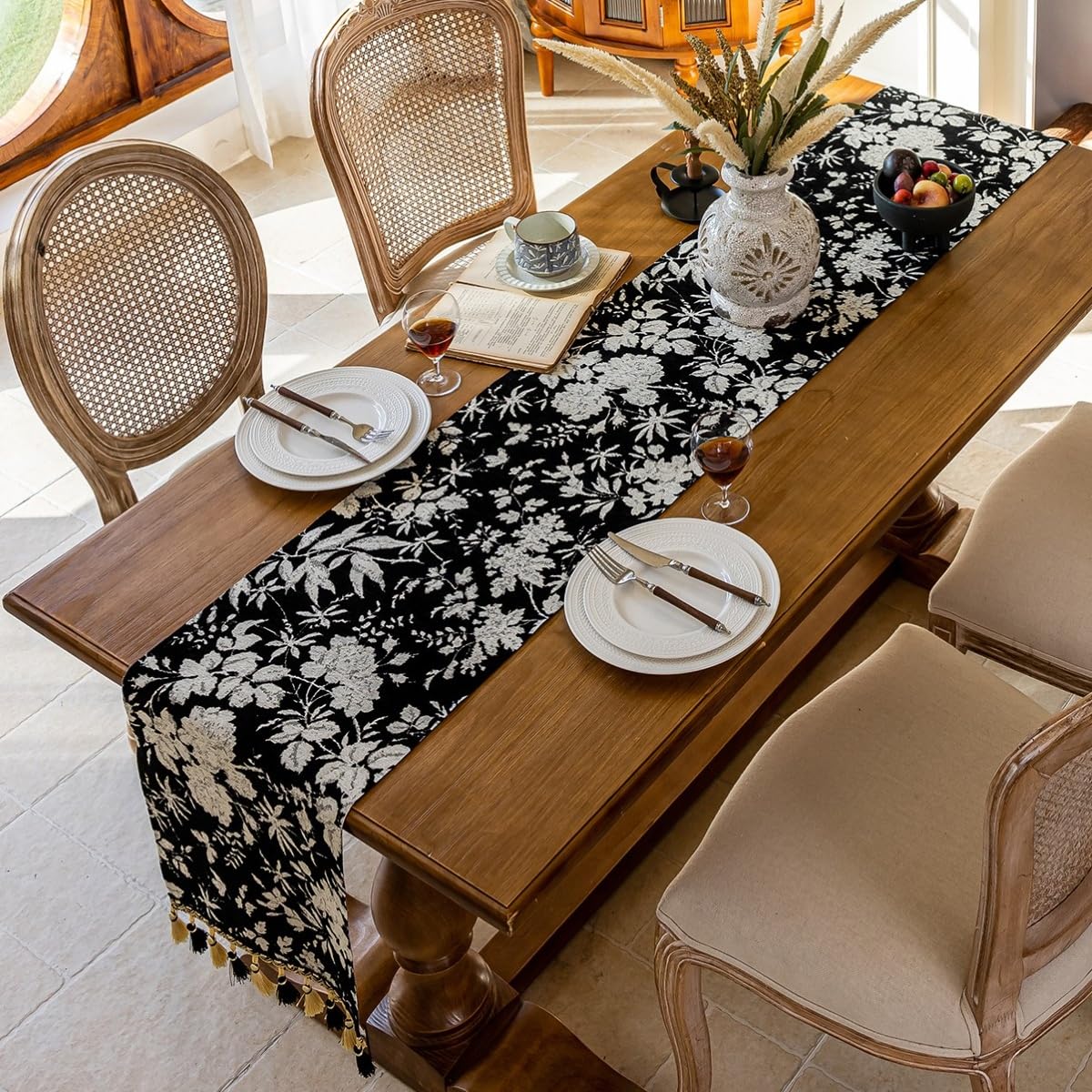 HomeyHo Botanical Dining Table Runner with Tassels Luxury Table Runner for Home Party Decor Jacquard Floral Elegant Halloween Natural Table Runners 13 x 71 Inch Black