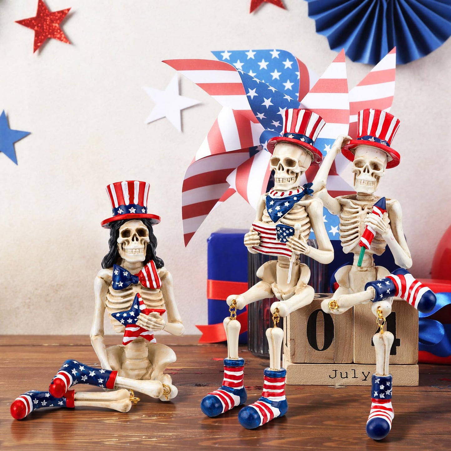 Soulchen 3 Pcs 4th of July Decorations Patriotic Skeleton Table Decor Skeleton Figurines Blue Red White American Flag Tabletop Decor for 250th Independence Day, Home Office Indoor Outdoor Party