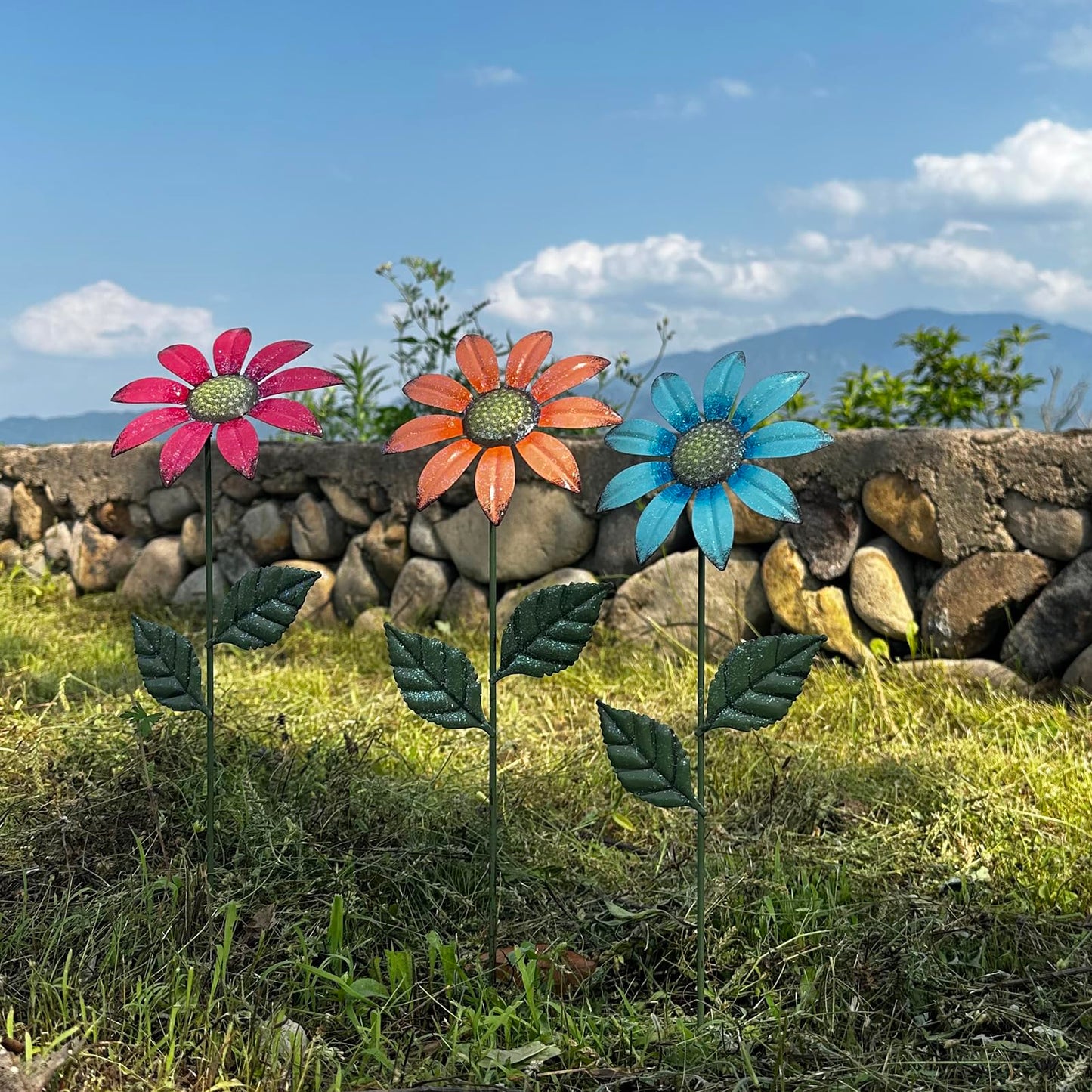 HUTHDAK Metal Flowers for Outside,5 Pack 16.15" Decorative Garden Stakes with Swaying Flowers Head Yard Art,Spring Garden Decor for Lawn, Pathway & Yard