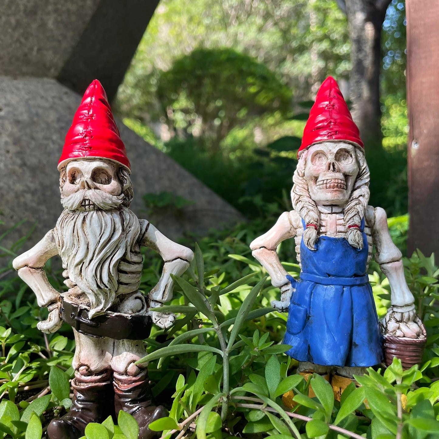 JARPSIRY 2PCS Male and Female Halloween Skeleton Gnome Couple Garden Statue Zombie Gnome Sculptures Resin Dwarf Figurines for Indoor Home Ornaments Outdoor Patio Yard Lawn Porch Decor