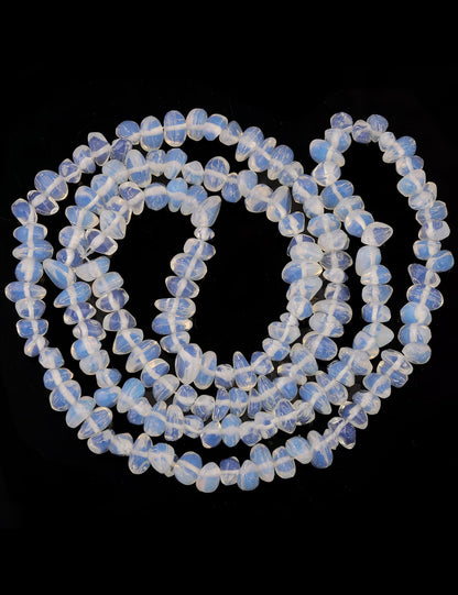 200pcs White Opalite Chip Beads 5-8mm Irregular Pre-Drilled 30-inch Strand Crystal Beads for DIY Jewelry Bracelet Chakra Crafts