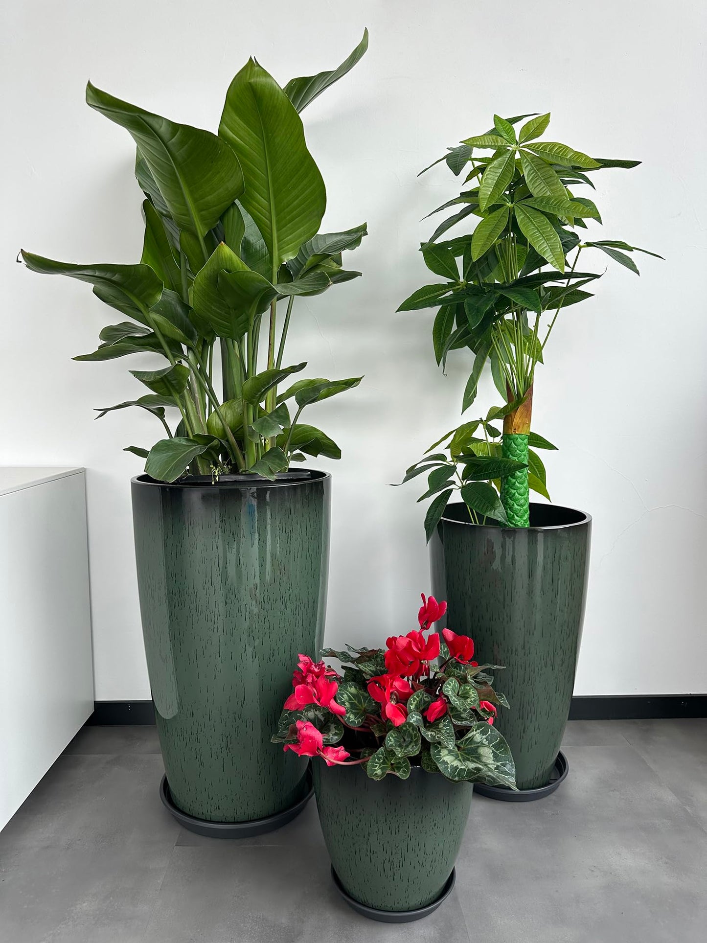 MinCHI257 24,21,11 Inch Large Plastic Planters with Drainage Hole and Saucer - Set of 3 Tall Plant Pots Indoor Flower Pot Tall Round Planters Outdoor Large Tall Planter