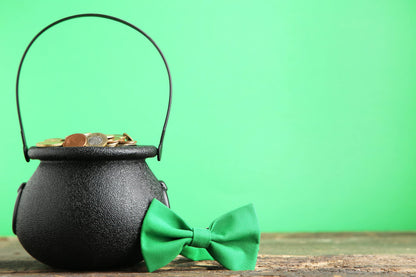 GiftExpress 24-Pack Mini Cauldron Candy Kettles, Novelty Treat Holders for St Patrick’s Day Pot of Gold and Halloween, Black Party Favor Containers