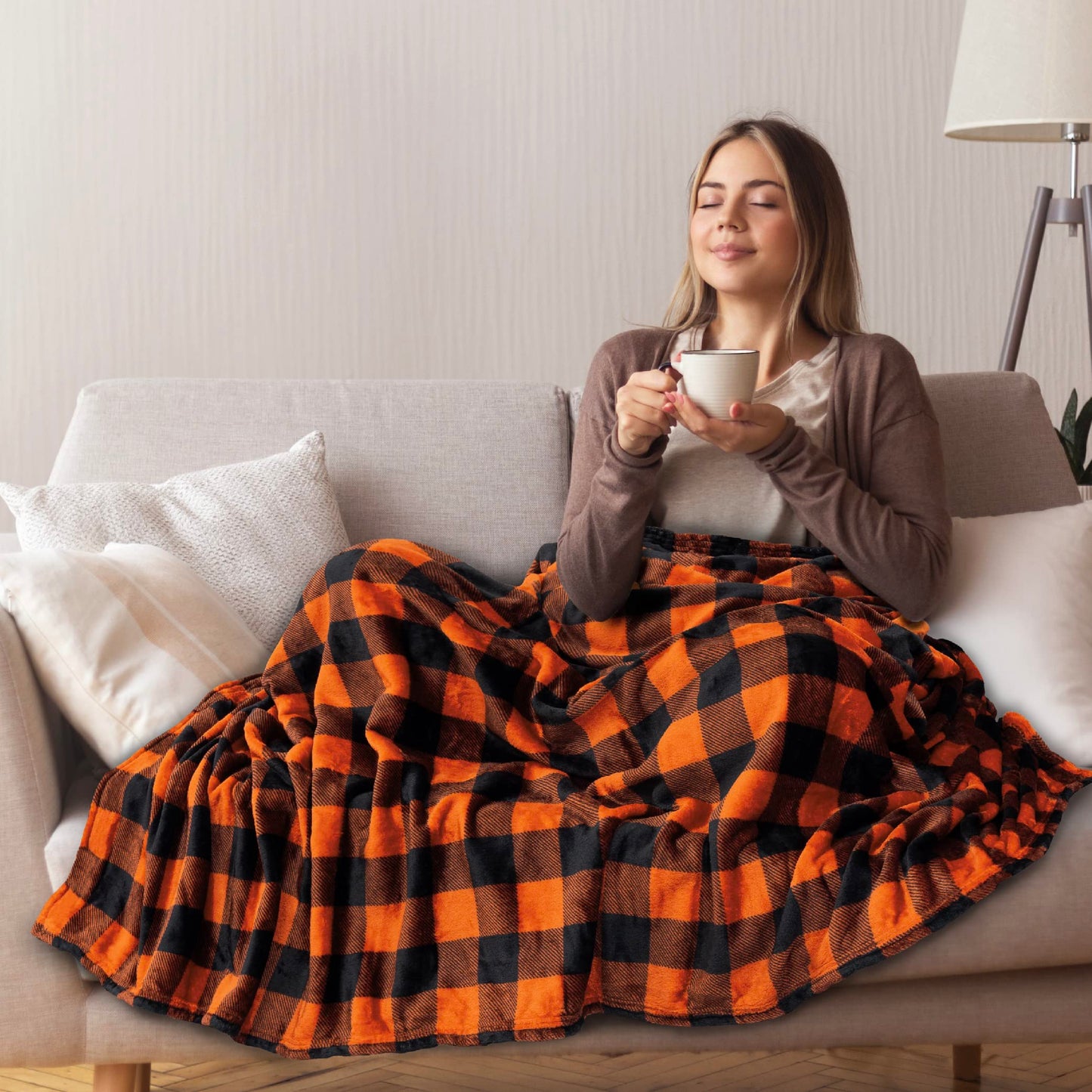 PAVILIA Black and Orange Buffalo Plaid Fleece Throw Blanket for Couch, Soft Halloween Flannel Blanket for Sofa, Orange Checkered Plaid Fall Couch Throw, Warm Cozy Fall Bed Blanket Decor Gift, 50x60