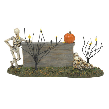 Department 56 Village Collection Accessories Halloween We're A Skeleton Crew Sign Lit Figurine, 3.9 Inch, Multicolor