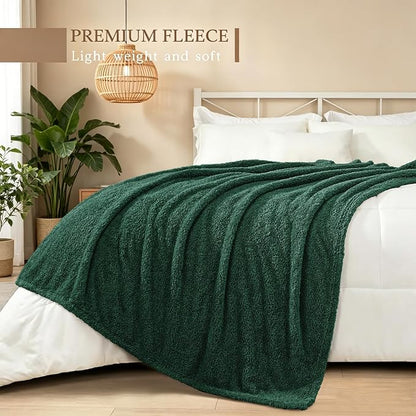 Exclusivo Mezcla Fleece Bed Blankets Queen Size, Ultra Soft, Lightweight and Fuzzy Forest Green Blanket for Women, Home Decor, 90x90 Inches
