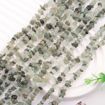 200pcs Natural Irregular Chip Stone Beads 5-8mm Pre-Drilled 30-inch Strand Semi-Precious Healing Crystal Beads for DIY Jewelry Making Bracelet Chakra Crafts Green Rutilated Quartz