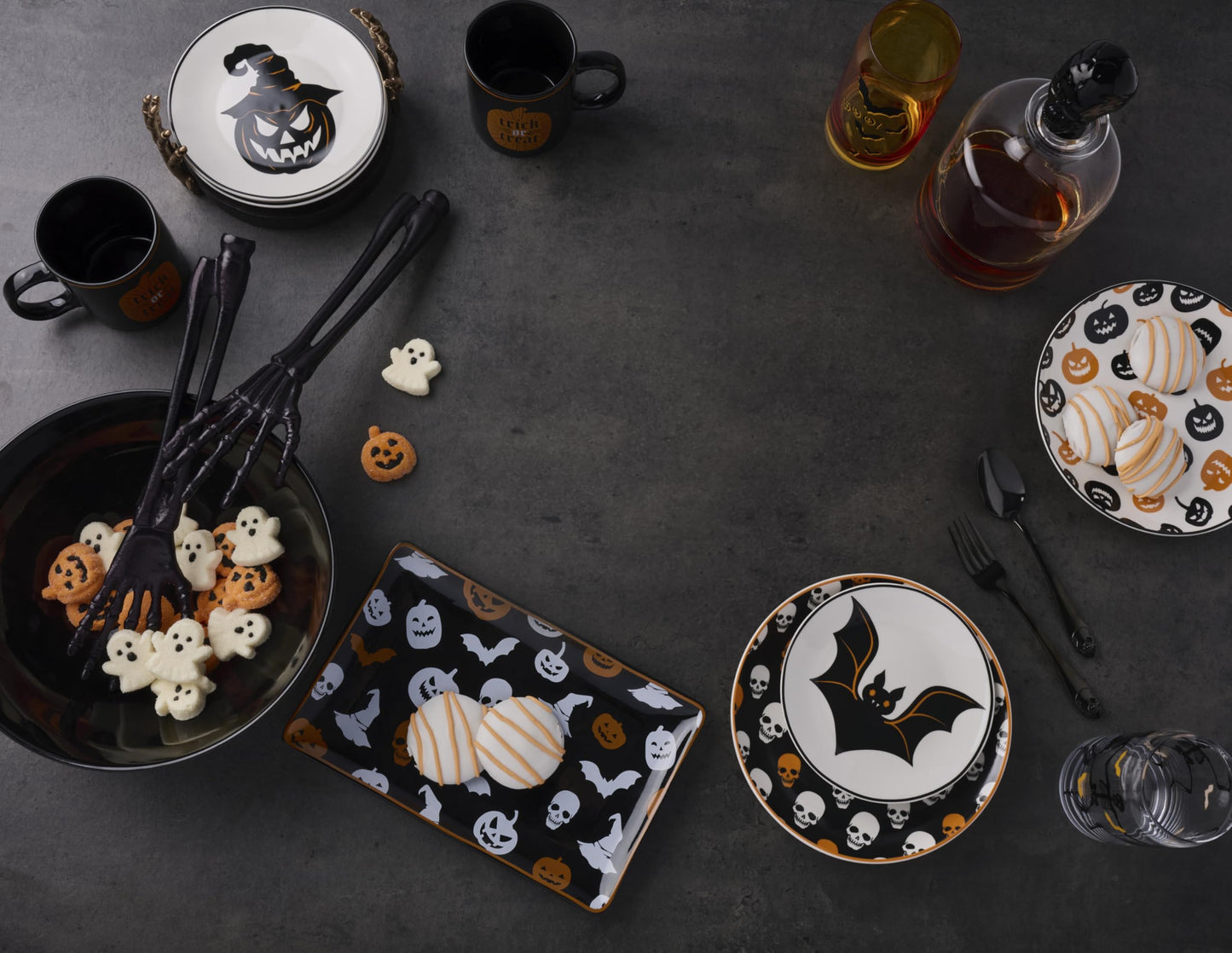 Oneida Coffee Mugs, Vintro Halloween Trick or Trick 10 Oz Mugs Set of 4, Porcelain, Spooky Drinkware Set, Dishwasher Safe, Microwave Safe, Halloween Decor Indoor, Pumpkin Decor (Orange/Black, 4 Piece)
