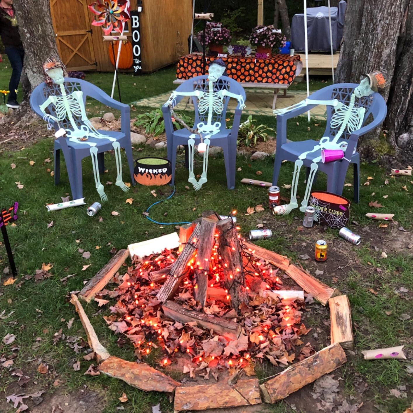 Halloween 5 Ft Skeleton Luminous Glow-in-The-Dark Skeleton for Halloween Party Bar Wall Sticker Decorations Outdoor Yard Garden Hanging Ornaments Props