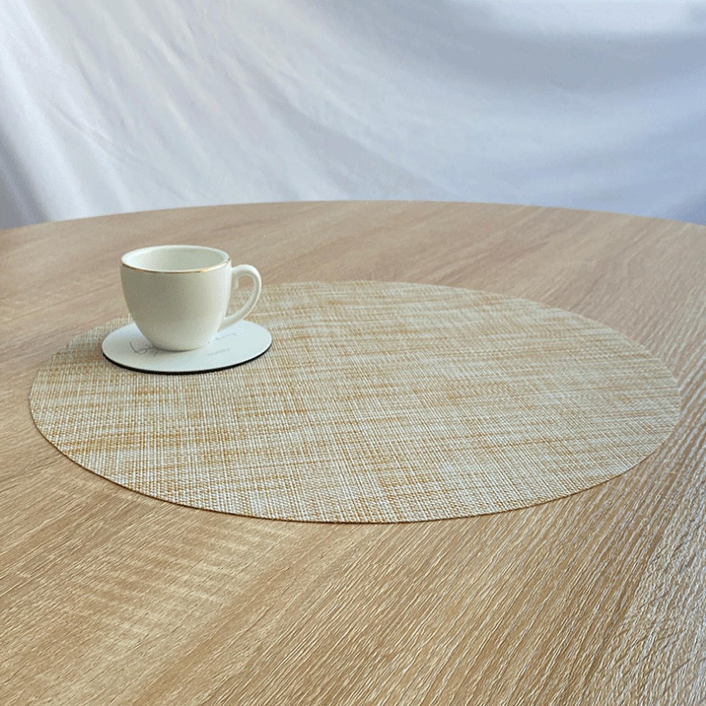 LivebyCare Round Placemats Set of 4 Woven Table Mats Washable Non-Slip Place Mats 13.8 Inch for Christmas Decoration Home Wedding Party,Beige