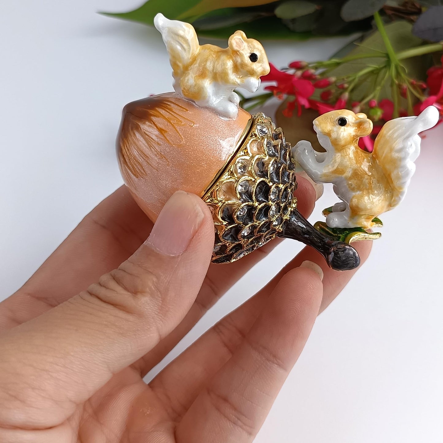zltSunshine Enamel Oak Fruit & Squirrel Jewelry Holder Ring Necklace Earring Trinket Box Hand Painted Oak & Squirrel Ornamental For Home & Office Decor Gift For Family Friends Coffee
