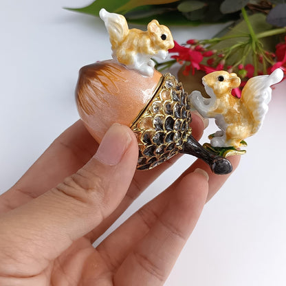 zltSunshine Enamel Oak Fruit & Squirrel Jewelry Holder Ring Necklace Earring Trinket Box Hand Painted Oak & Squirrel Ornamental For Home & Office Decor Gift For Family Friends Coffee