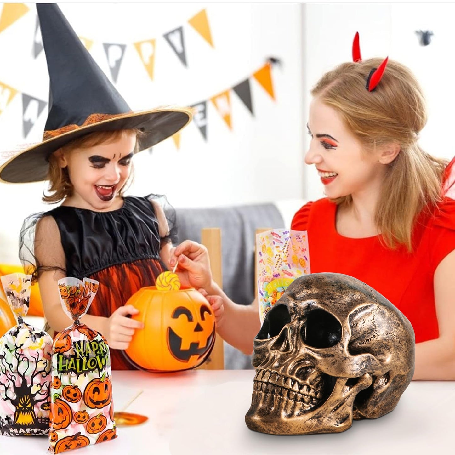 Mowtanco Halloween Skull Statues – Set of 2 Resin Skeleton Head Decorations (Gold & White) – 7.7" Realistic Skull Decor for Indoor Halloween Party, Tabletop Centerpiece, Spooky Home Accents