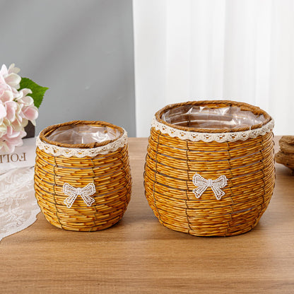 THY COLLECTIBLES Set of 2 Woven Wicker Planter Baskets with Plastic Lining and Bow Accent, Multipurpose Storage for Plants Indoor or Outdoor, Flowers, Toys Rustic Farmhouse Containers (Natural)