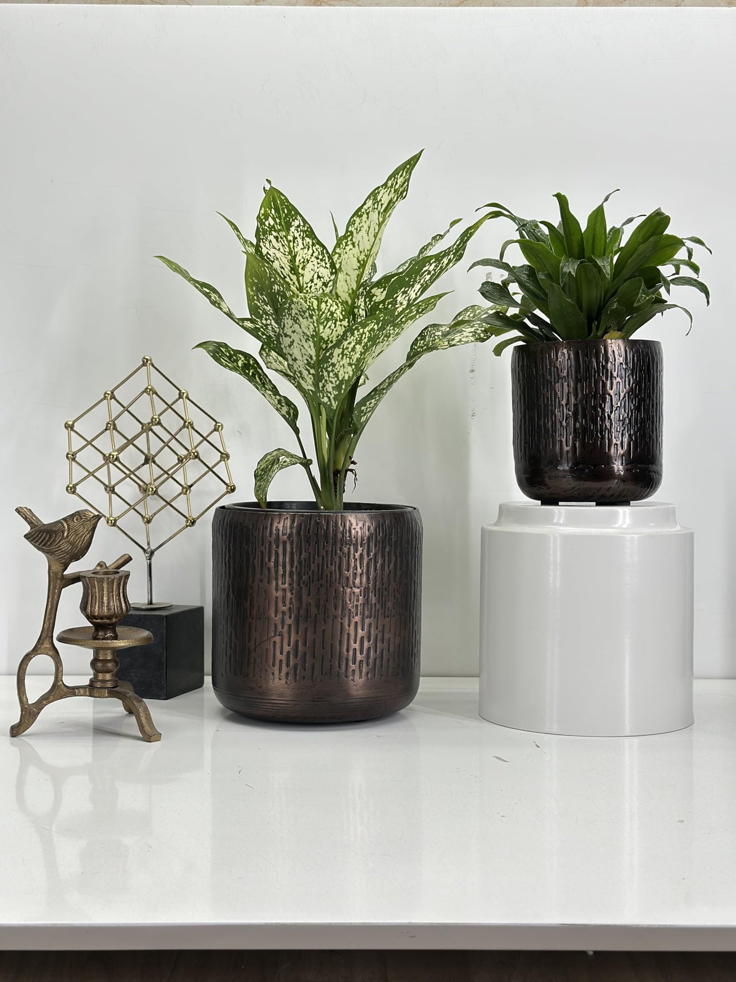 Set of 2 Antique Copper Handmade Metal Planters – Textured Grooved Design with Anti-Scratch Pads – Indoor Decorative Flower Pots with a Medieval Look – 7x7" and 5x5" Height Rustic Artisan Planter Set